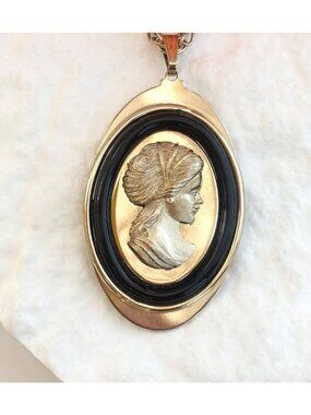 Cameo Silhouette Gold T Chain Avon Oval Black Framed Medallion Pendant Necklace